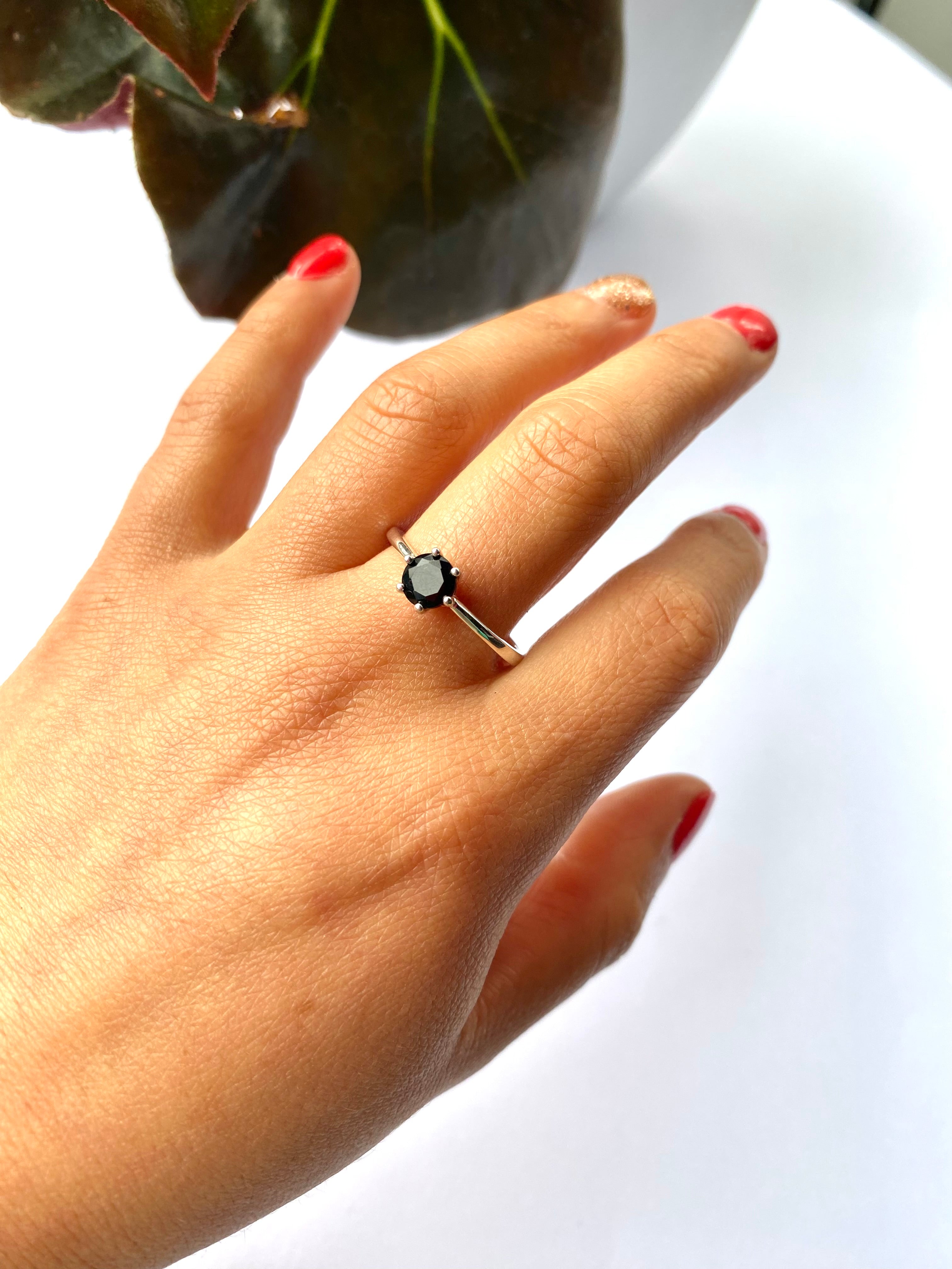 Anillo solitario negro talla #20