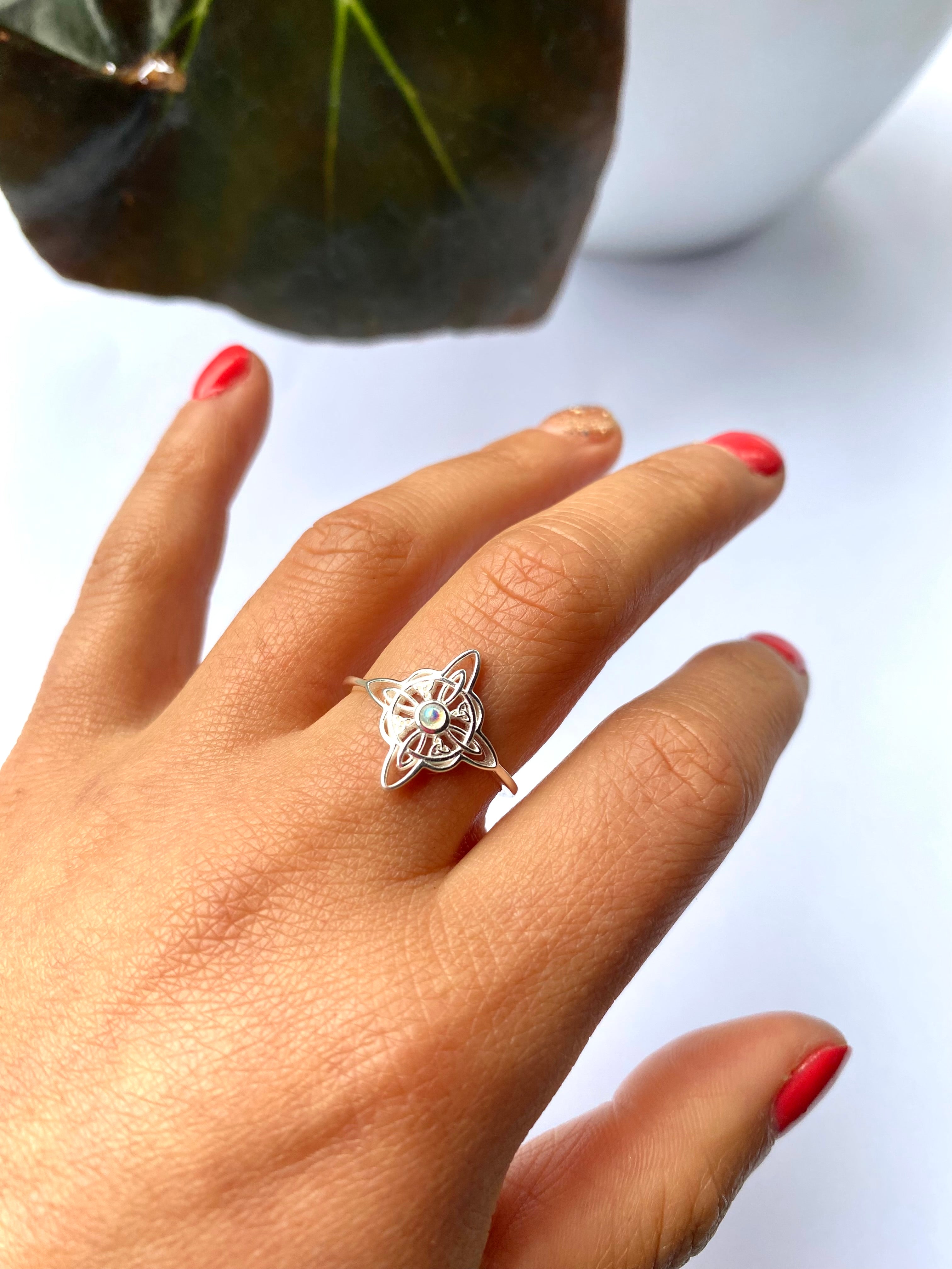 Anillo nudo de bruja talla #14